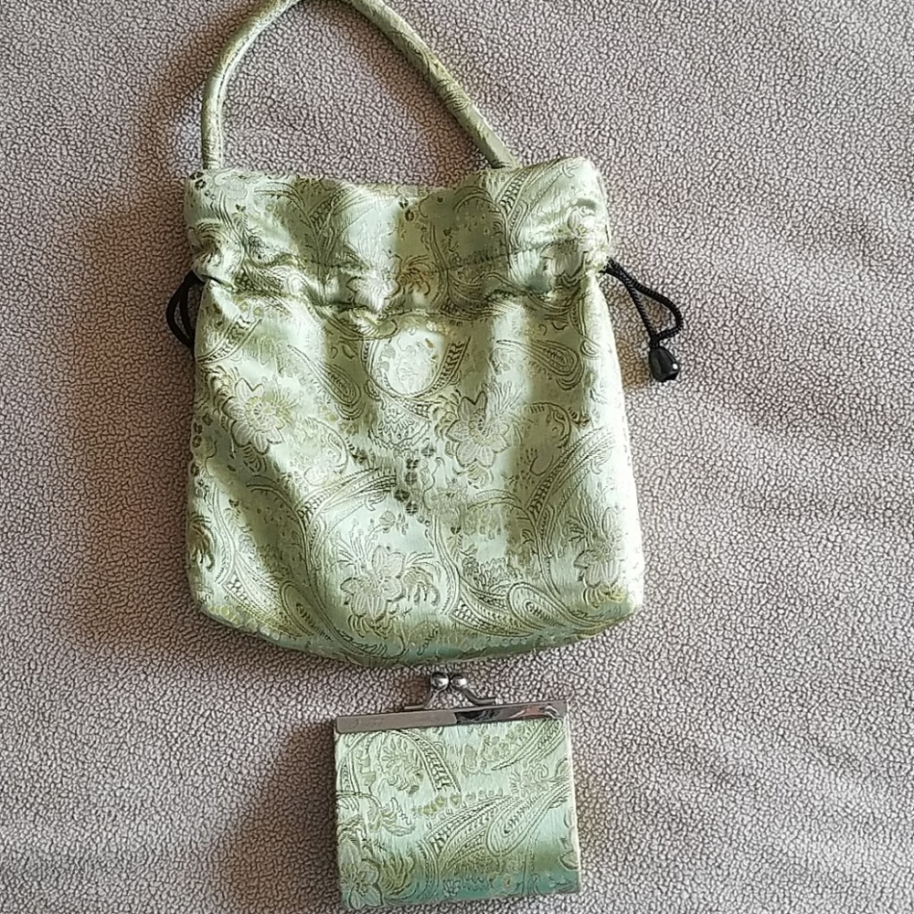 Green print wristlet with coin purse